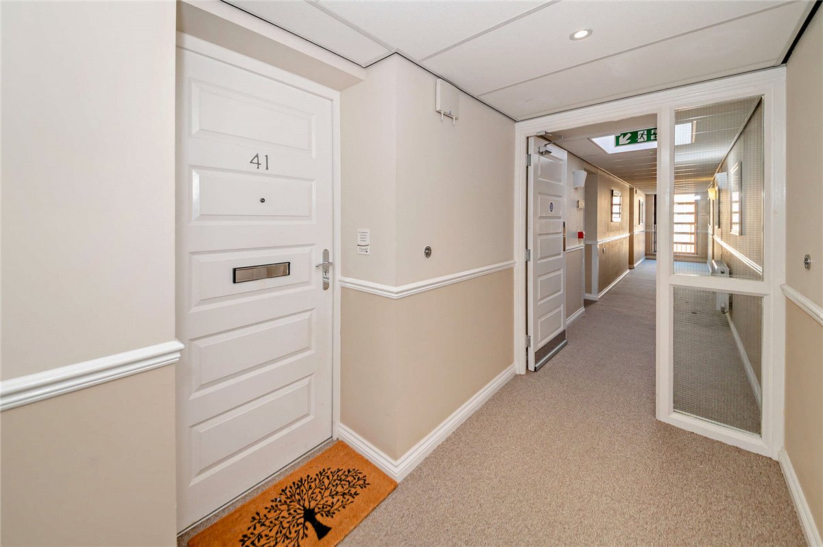 2 bedroom Flat, West Street, Newbury, RG14 - Available, Image 2