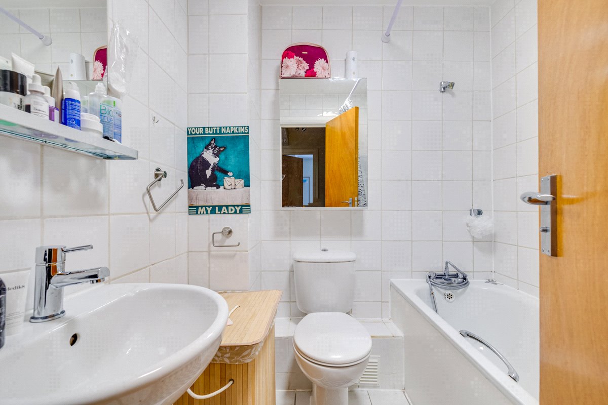 2 bedroom Flat, Maltings Place, Fulham, SW6 - Available, Image 3