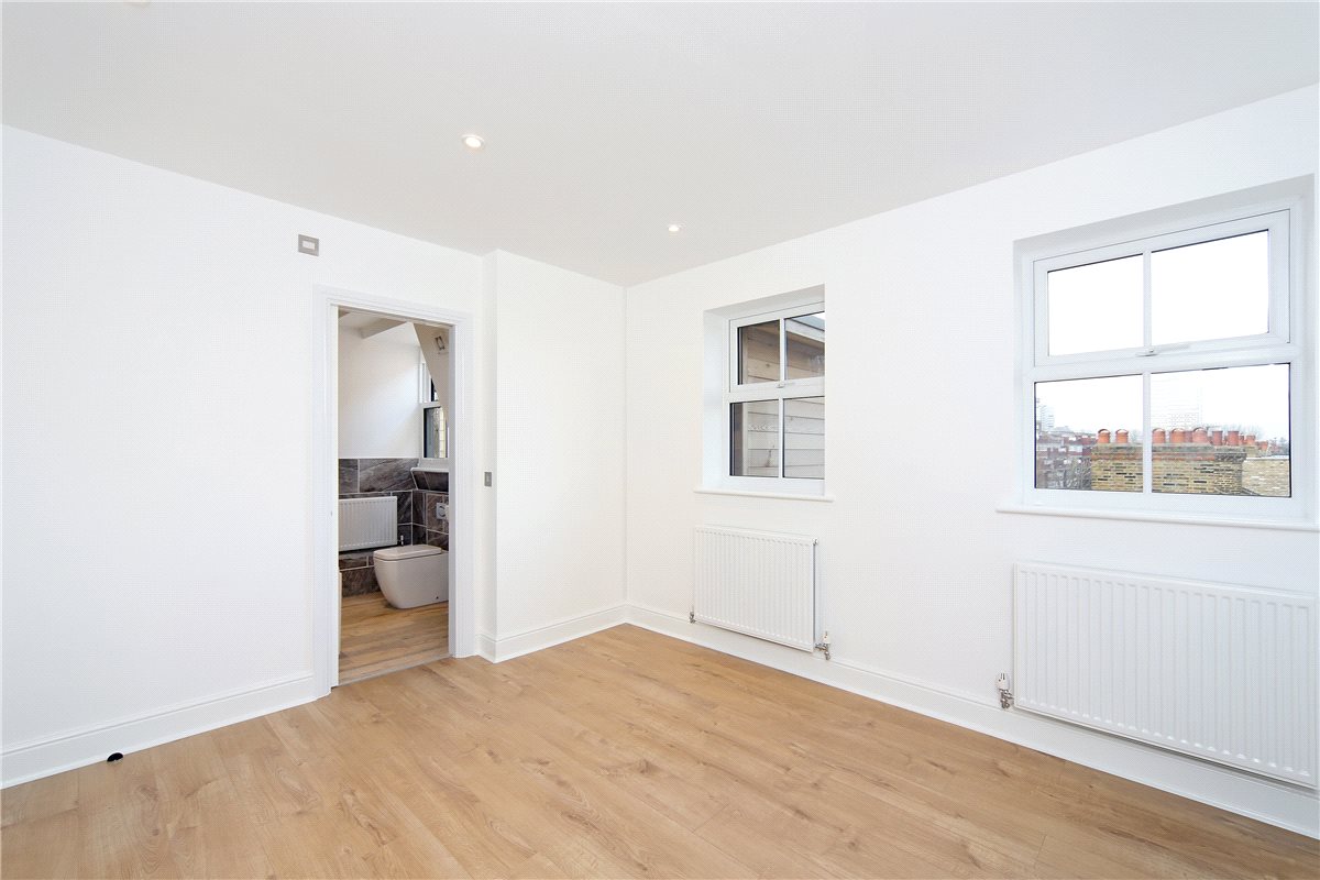 2 bedroom Flat, Battersea Park Road, London, SW11 - , Image 3