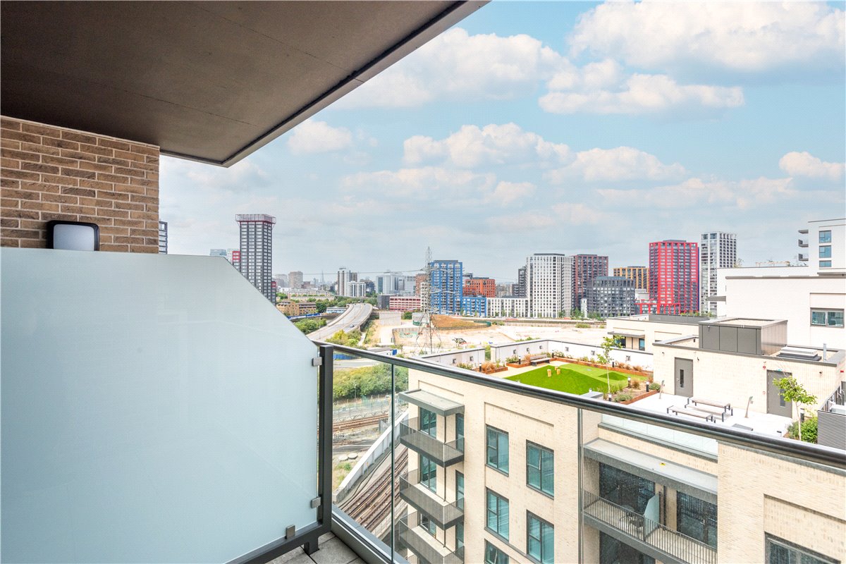 3 bedroom Flat, Heartwell Avenue, London, E16 - Let Agreed, Image 7