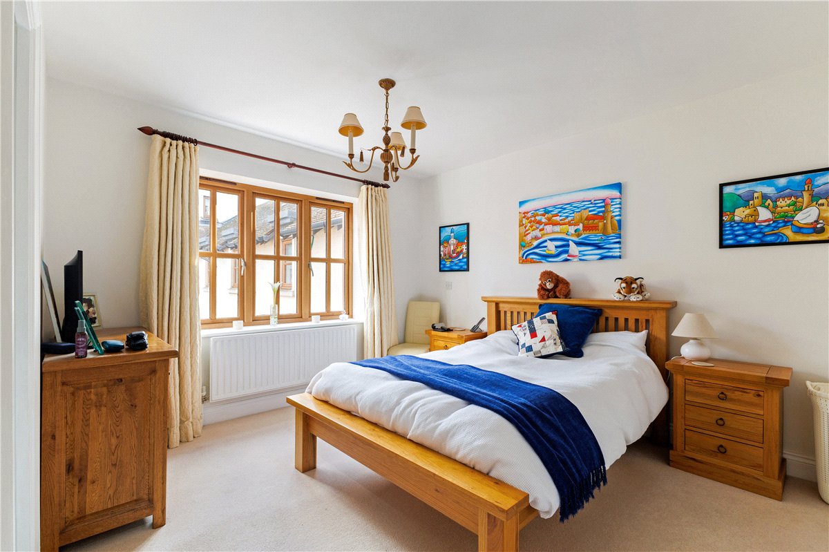 4 bedroom House, Cromwell Court, Marlborough, SN8 - Sold STC, Image 8