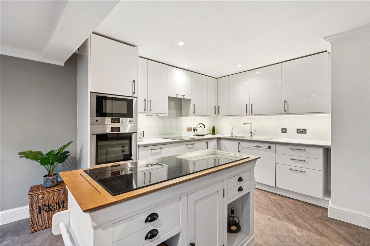 2 bedroom Maisonette, Sidbury Street, London, SW6 - Available, Image 2