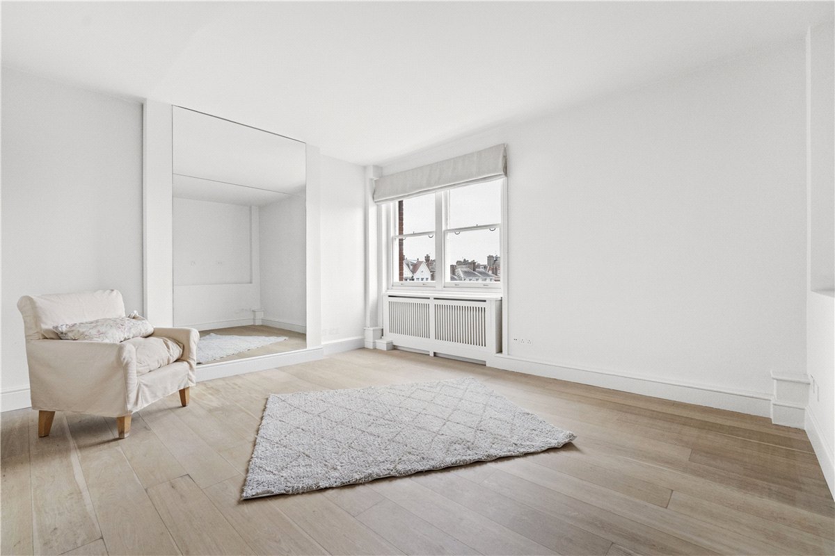 3 bedroom Flat, Cadogan Square, Knightsbridge, SW1X - Available, Image 10