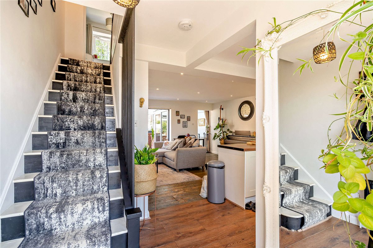 3 bedroom House, Anchor Road, Kingsclere, RG20 - Available, Image 13
