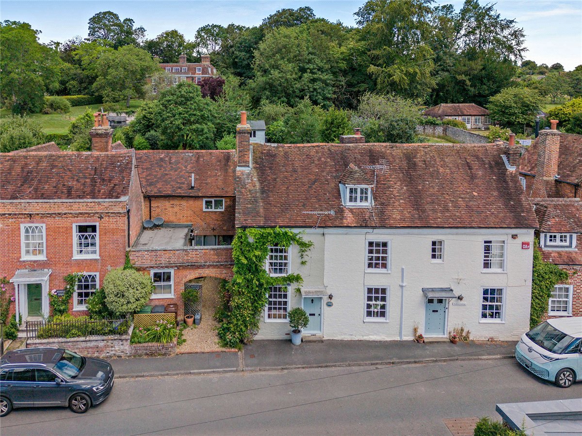 3 bedroom House, East Street, Hambledon, PO7 - Available