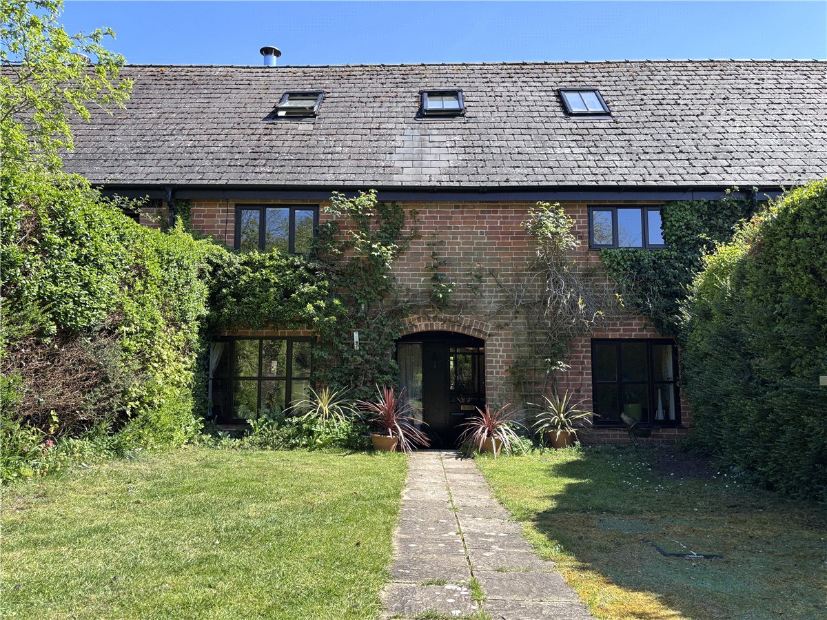 4 bedroom Barn Conversion, Snelsmore, Newbury, RG14 - Available
