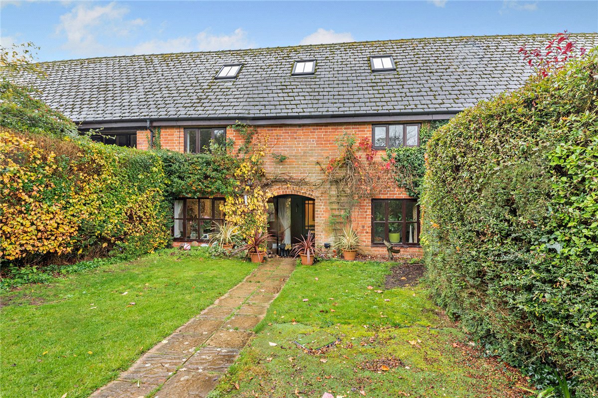 4 bedroom Barn Conversion, Snelsmore, Newbury, RG14 - Available