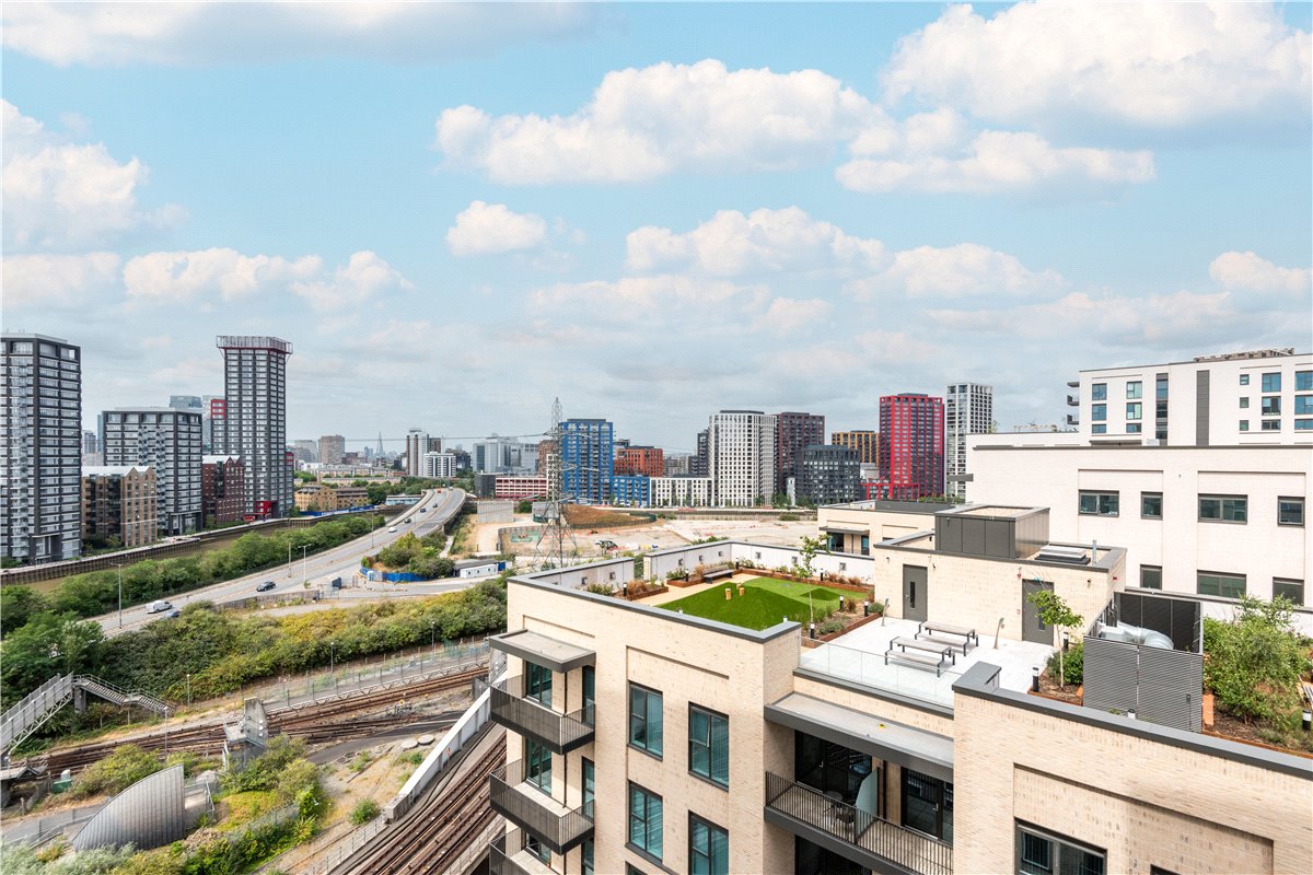 3 bedroom Flat, Heartwell Avenue, London, E16 - Let Agreed, Image 6