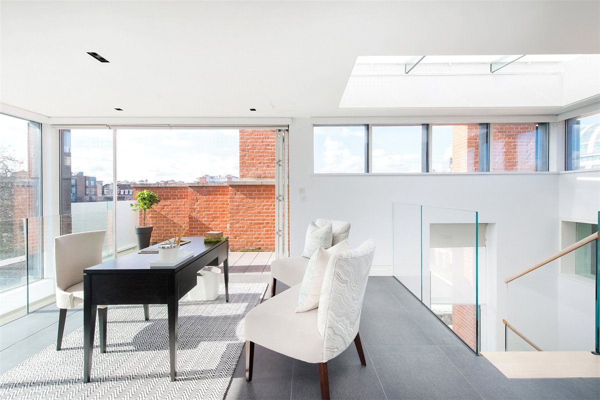 3 bedroom Maisonette, Green Street, Mayfair, W1K - Available