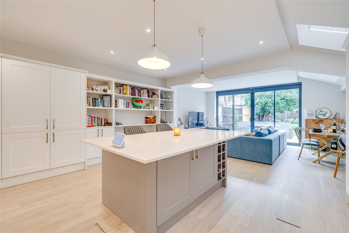 2 bedroom Flat, Niton Street, Bishops Park, SW6 - Let Agreed, Image 6