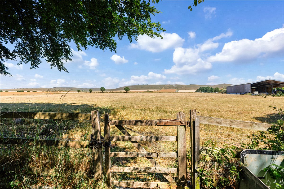 5 bedroom House, Honeystreet, Pewsey, SN9 - Available, Image 2