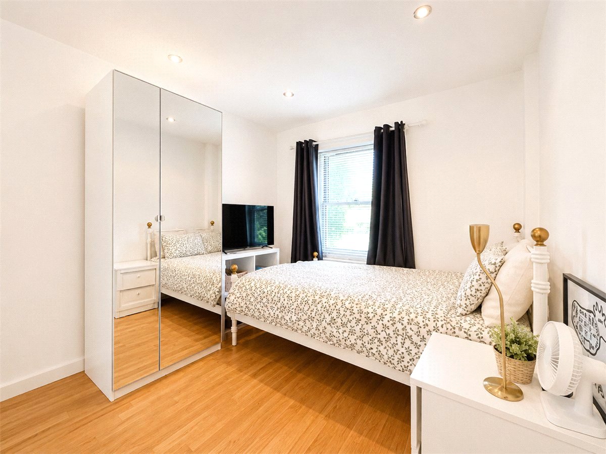 3 bedroom House, Edgar Road, Winchester, SO23 - Available, Image 8