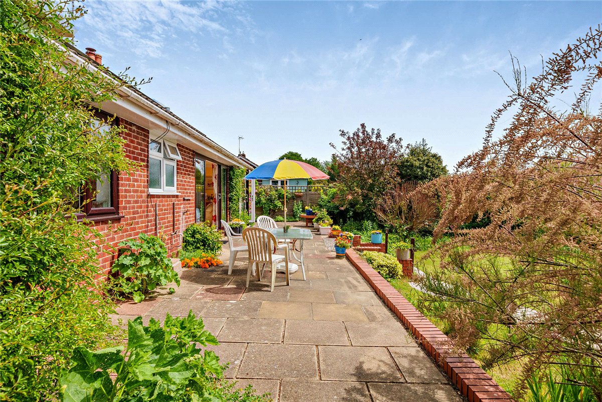 3 bedroom Bungalow, Downs Close, Eastbury, RG17 - Available, Image 2