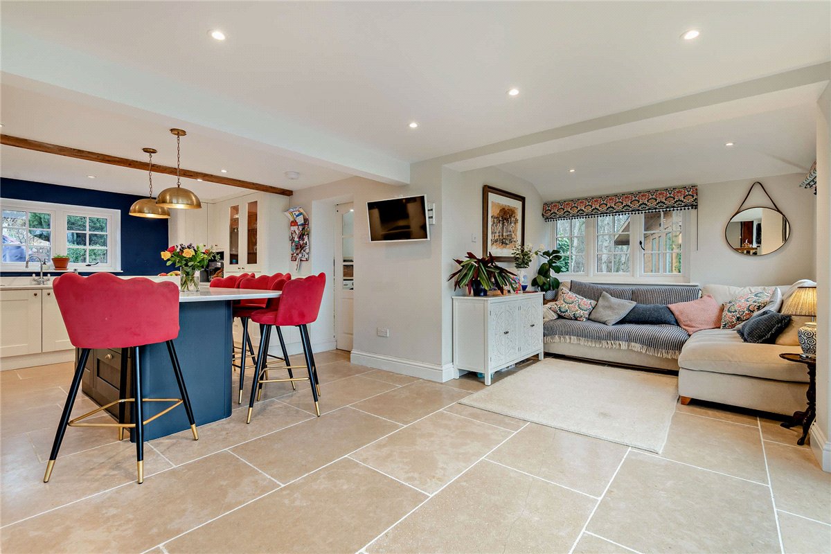 5 bedroom House, Crookham Common, Thatcham, RG19 - Available, Image 17