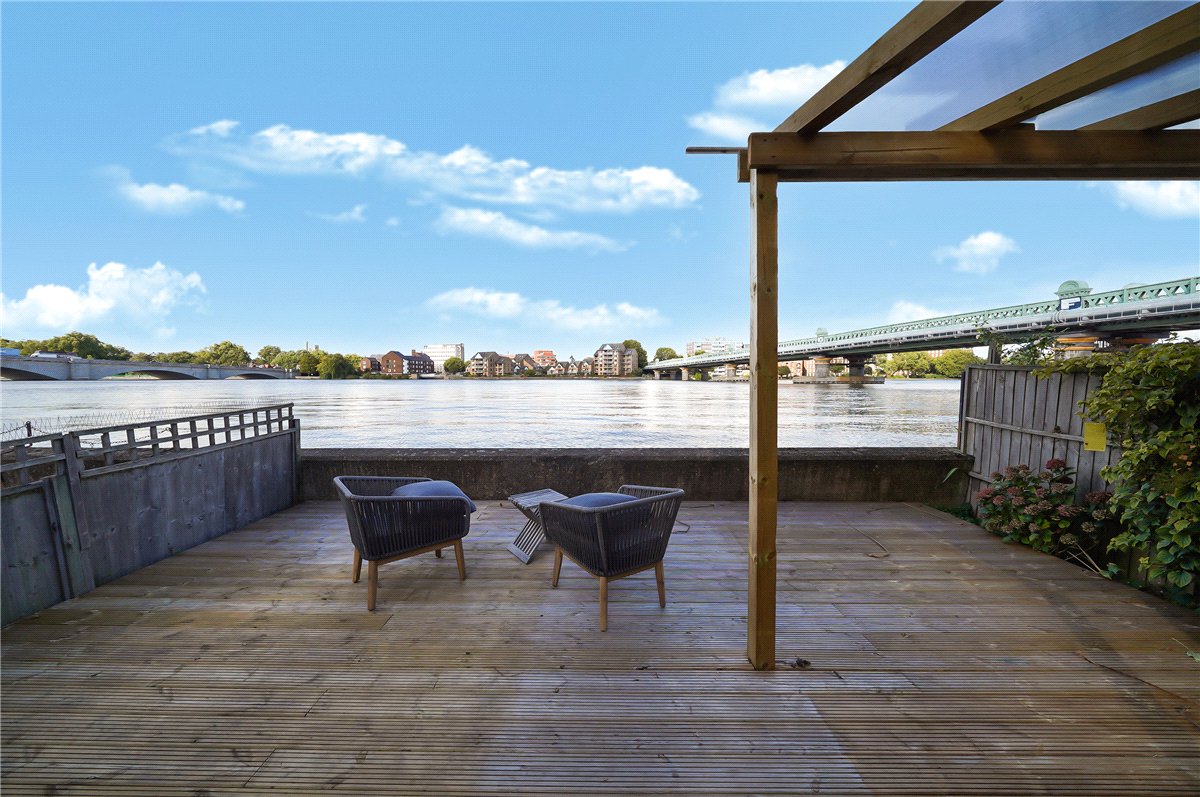 2 bedroom Maisonette, Deodar Road, London, SW15 - Available