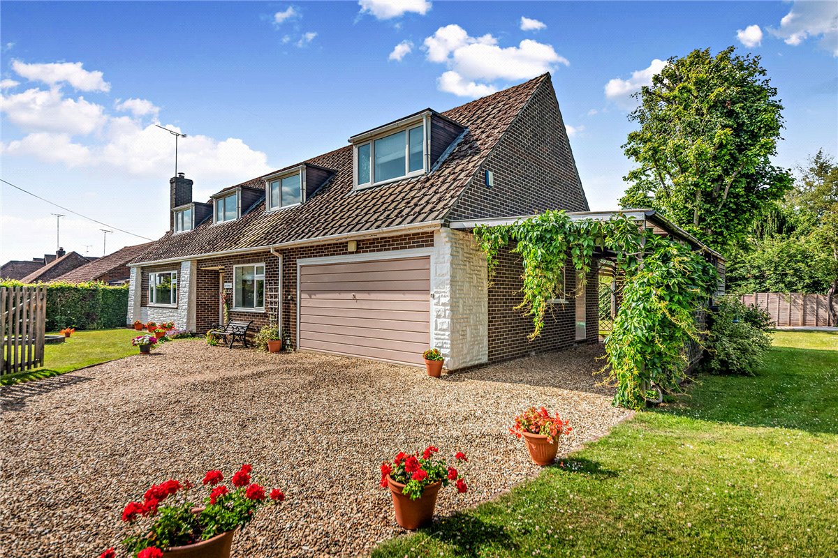 4 bedroom House, Freshfields Lane, Chieveley, RG20 - Available