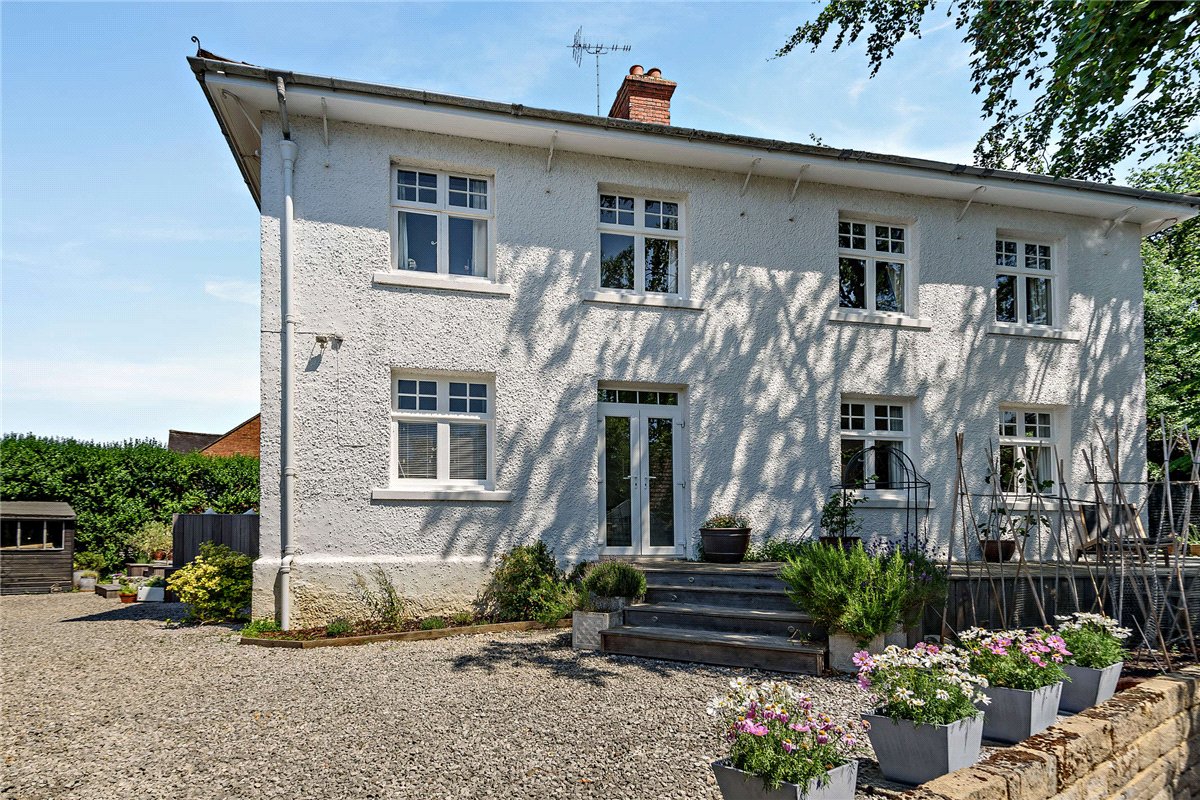 5 bedroom House, Fairview, Andover Road, RG14 - Available