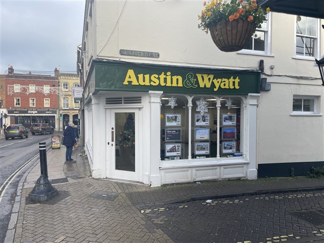 592 to 1208 Sq Ft, 7 Southgate Street, Winchester, SO23 - Available, Image 1
