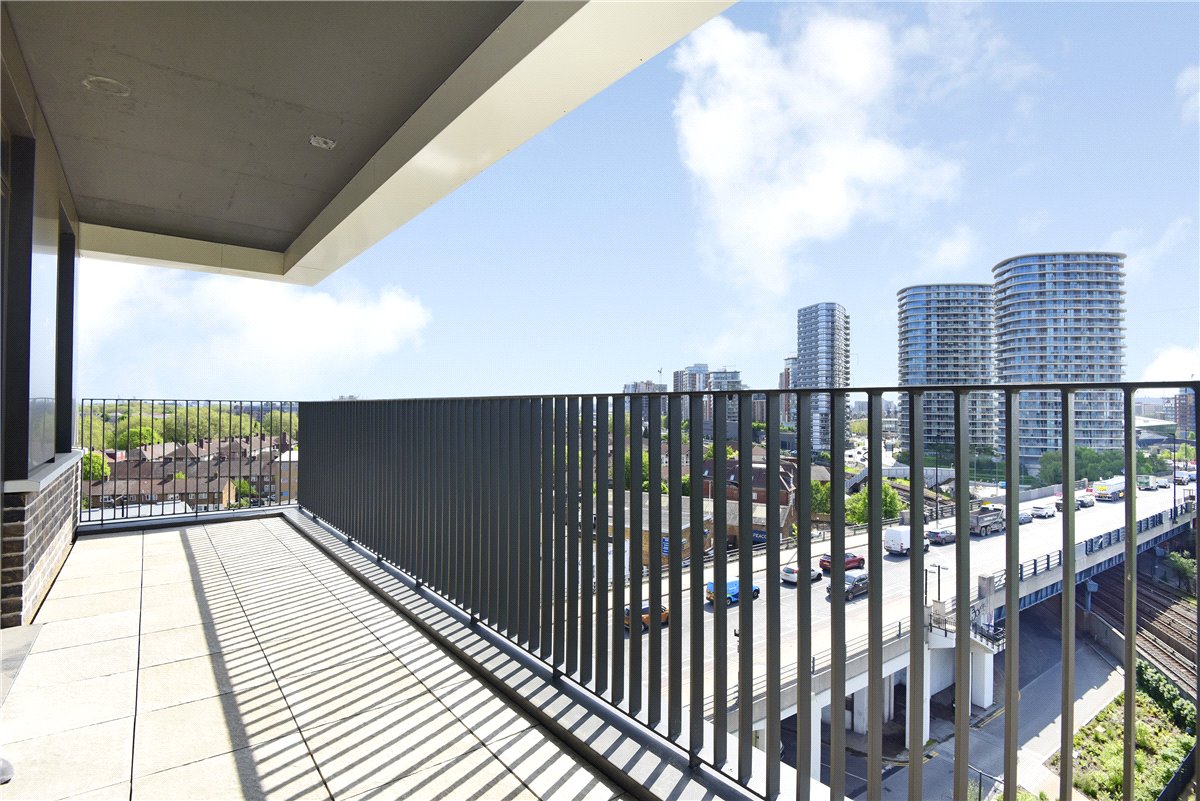 2 bedroom Flat, Heartwell Avenue, London, E16 - , Image 5