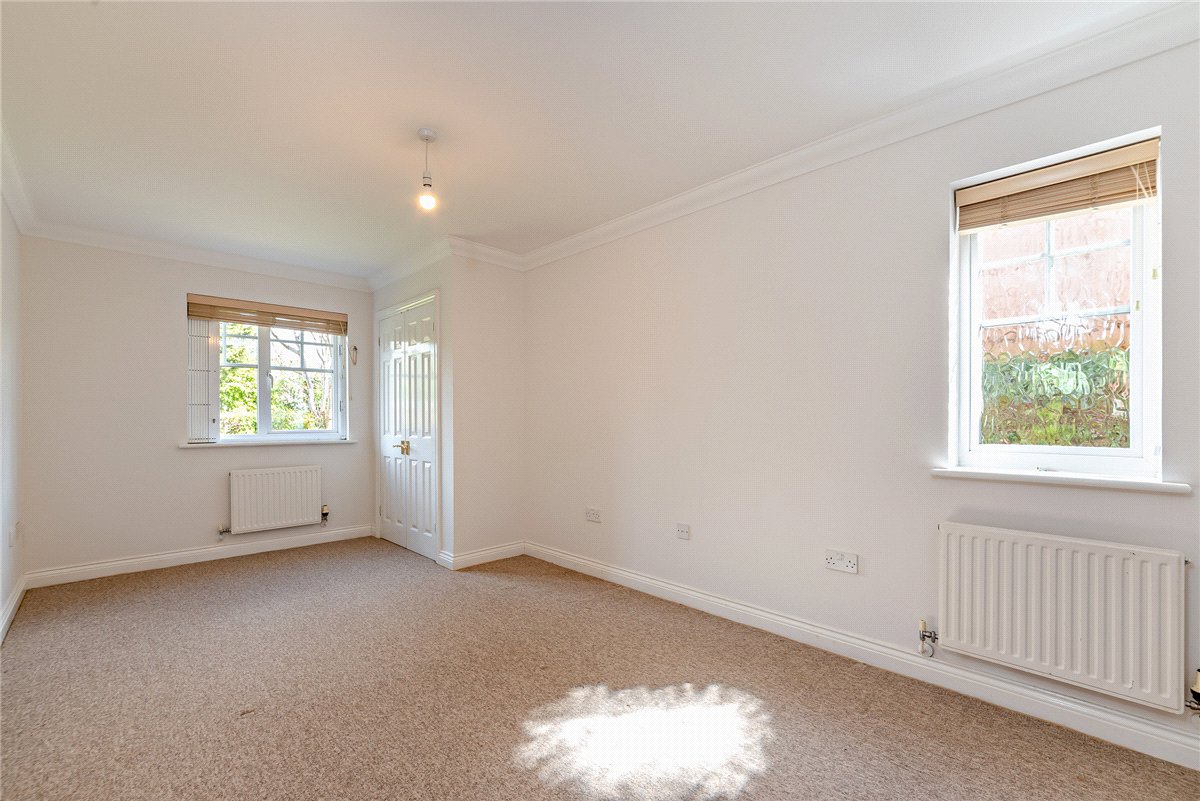 2 bedroom Flat, Newtown Road, Newbury, RG14 - Available, Image 11