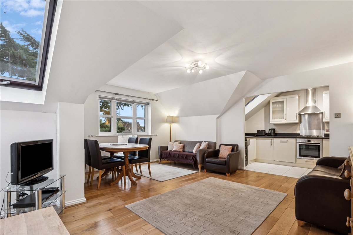2 bedroom Flat, Roma Court, St. James's Drive, SW12 - Sold
