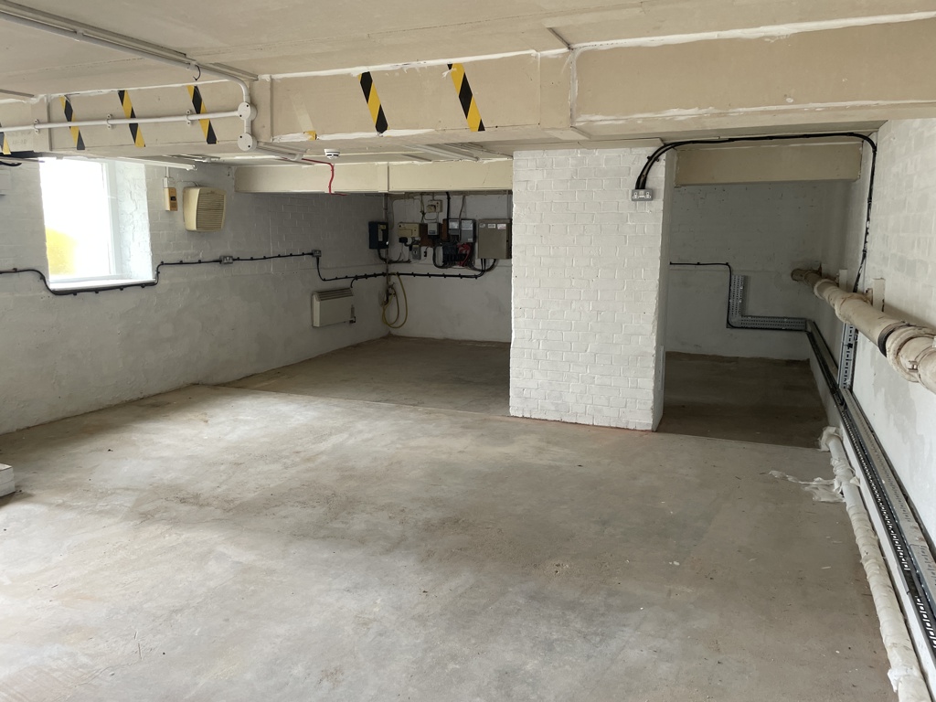 2432 Sq Ft, Eagle Industrial Estate, Witney, OX28 - Available, Image 5