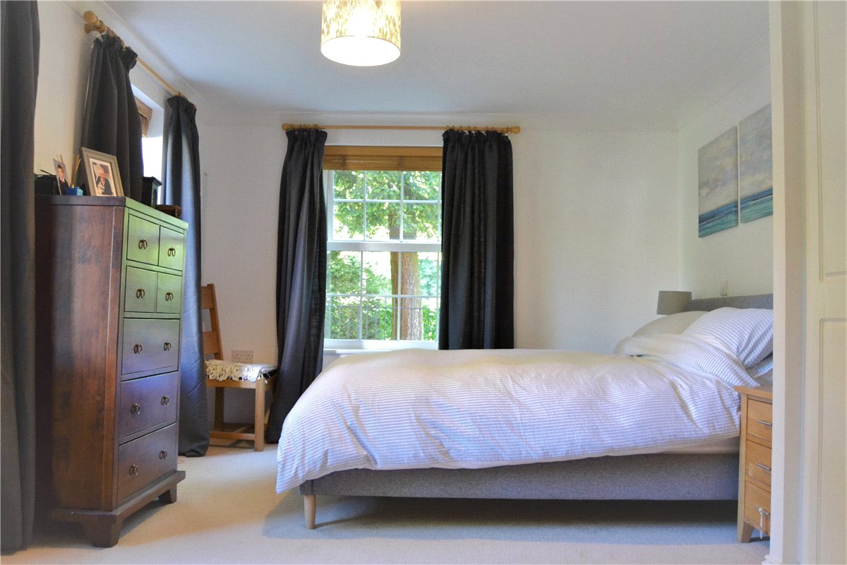 2 bedroom Flat, Old College Road, Newbury, RG14 - Available, Image 6