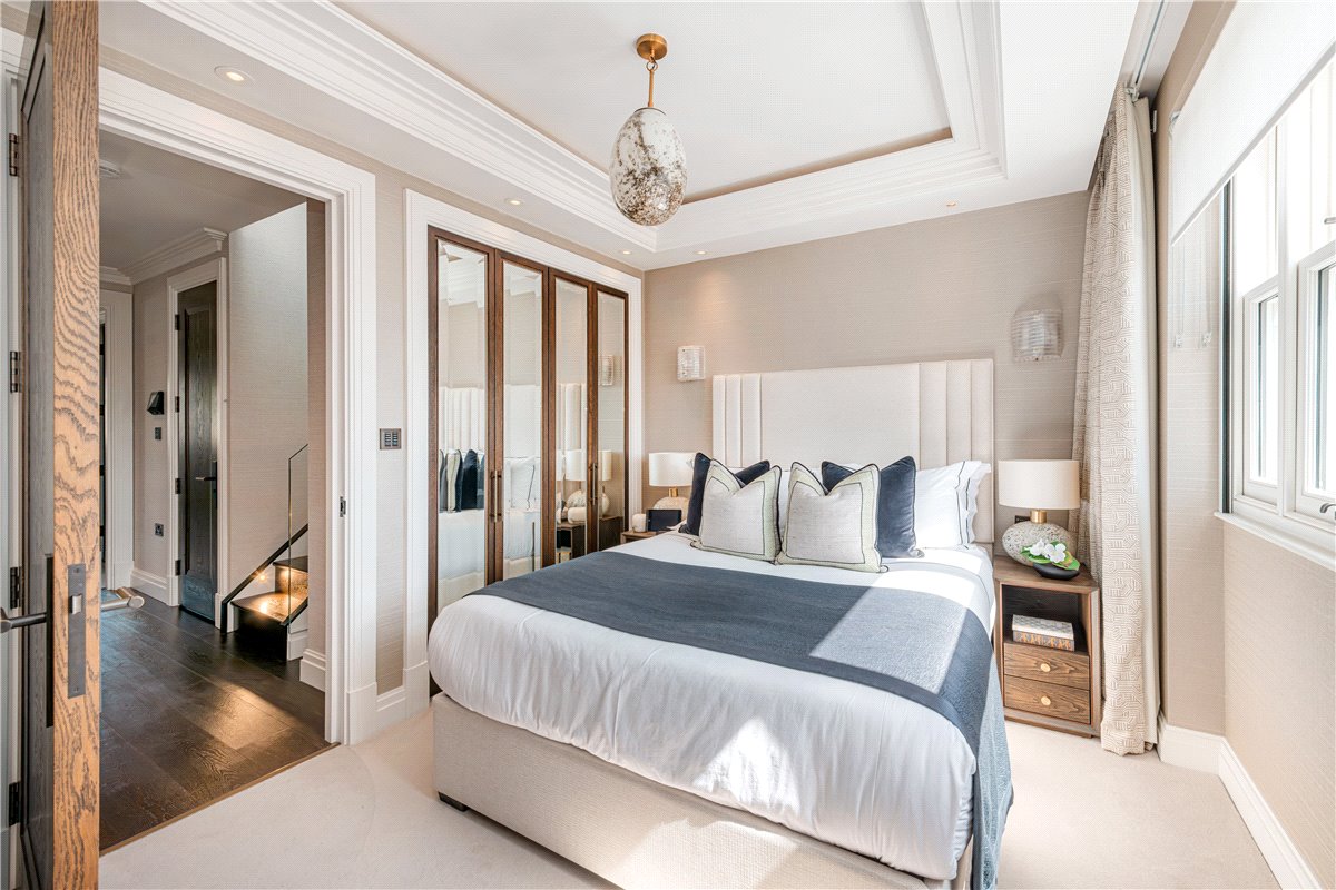 3 bedroom Flat, Prince of Wales Terrace, London, W8 - Available, Image 3