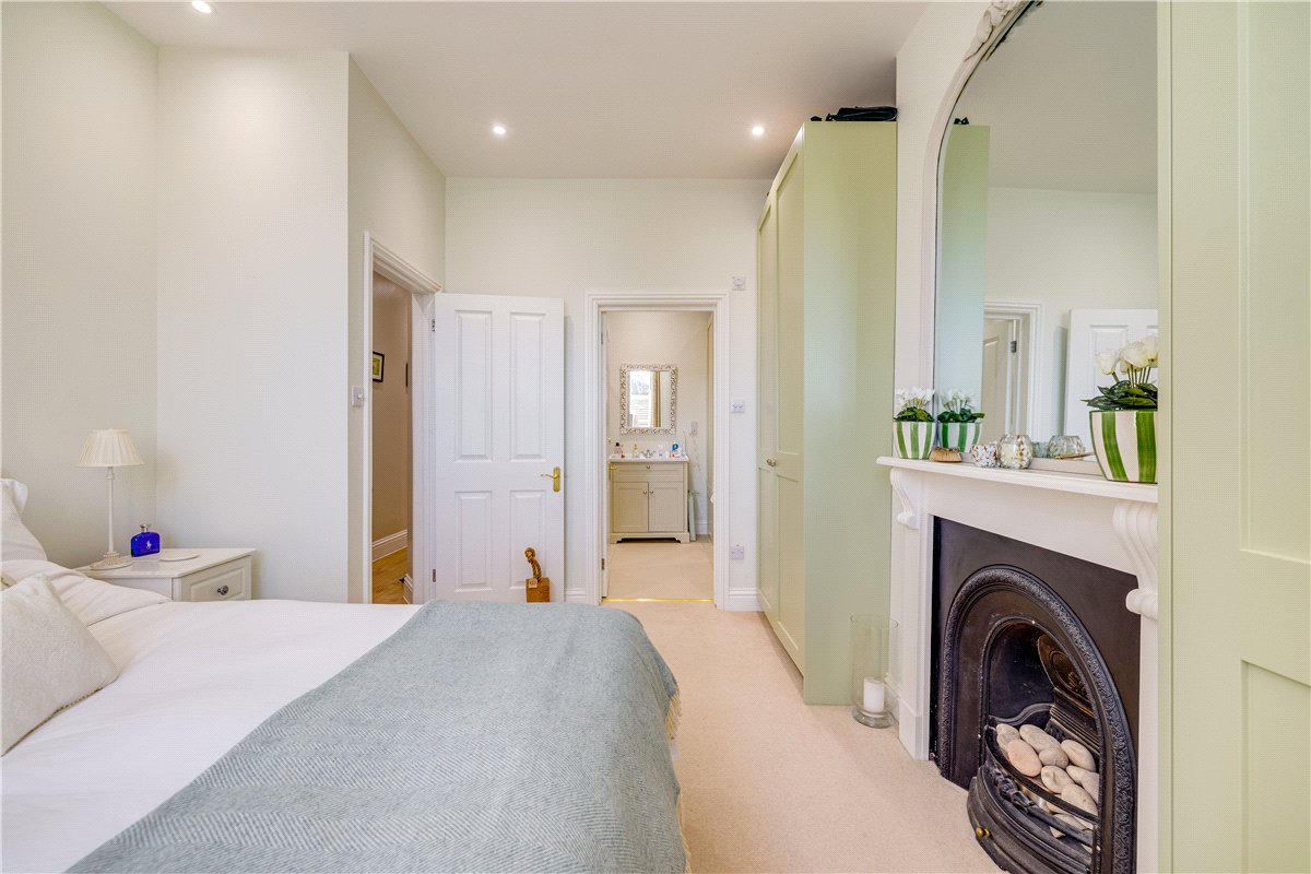 2 bedroom Flat, Birdhurst Road, London, SW18 - Available, Image 17