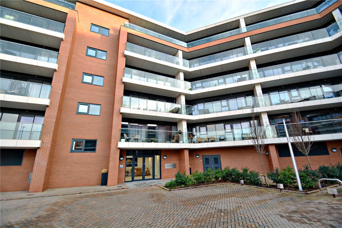 1 bedroom Flat, Racecourse Road, Newbury, RG14 - Available