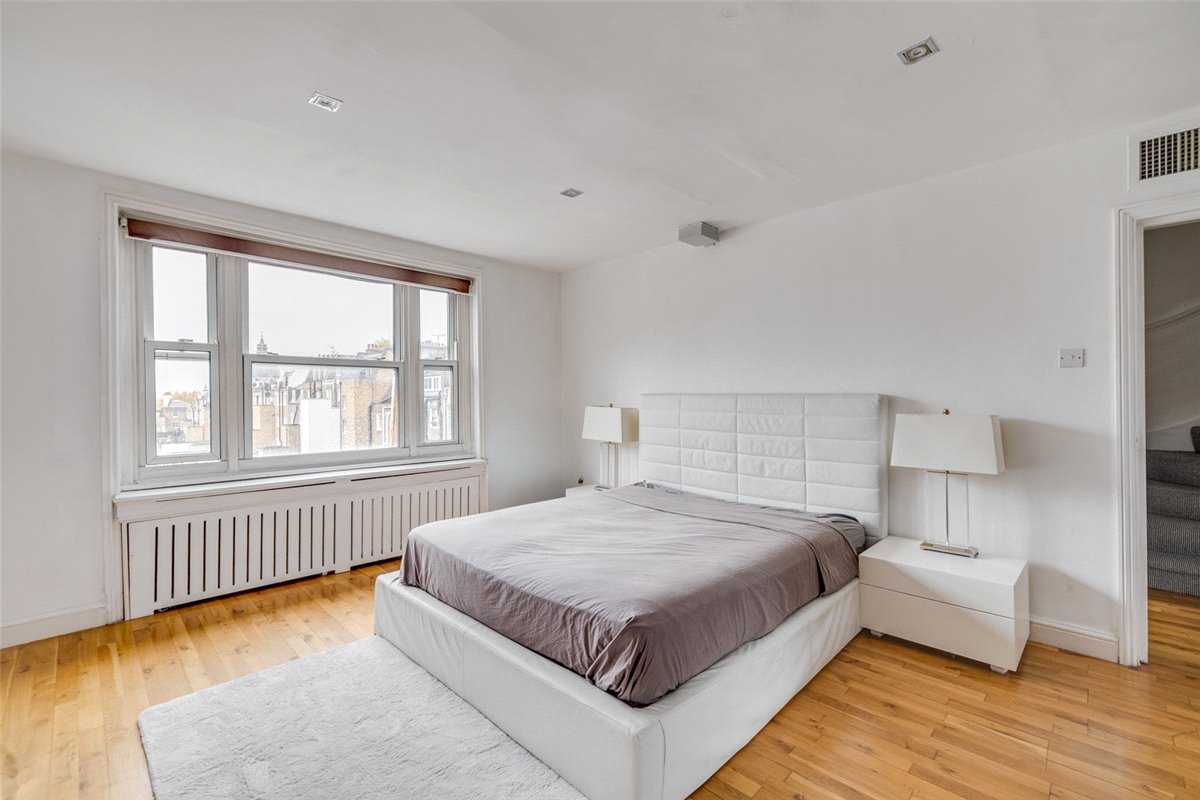 3 bedroom Flat, Ennismore Gardens, Knightsbridge, SW7 - Available, Image 2