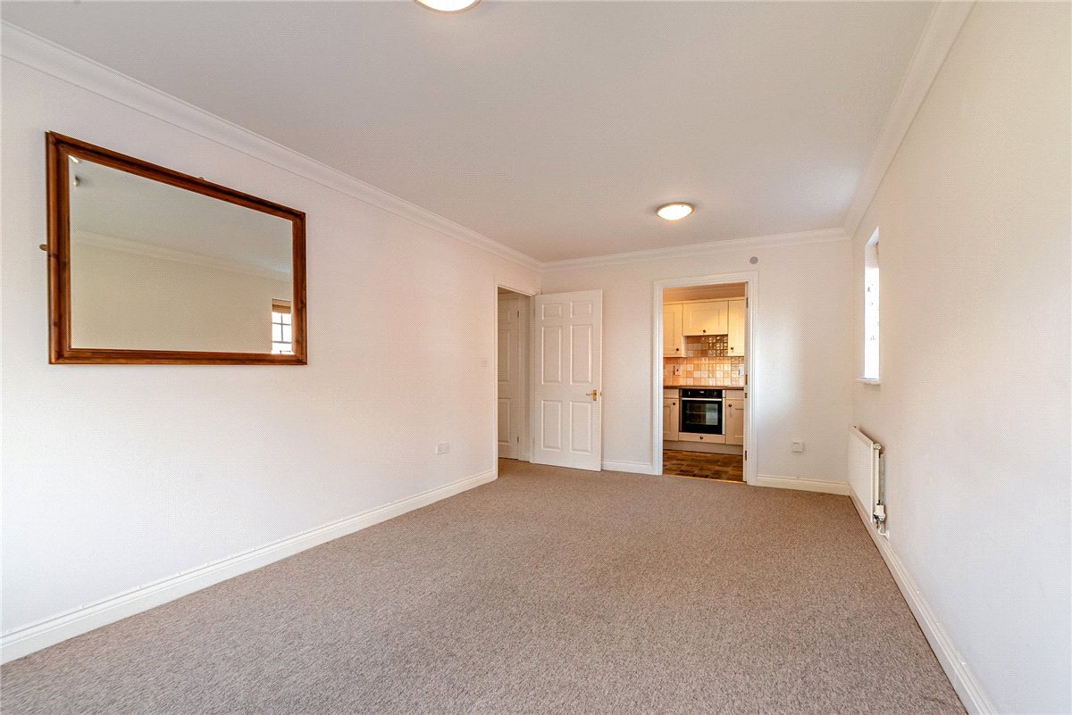 2 bedroom Flat, Newtown Road, Newbury, RG14 - Sold STC, Image 4