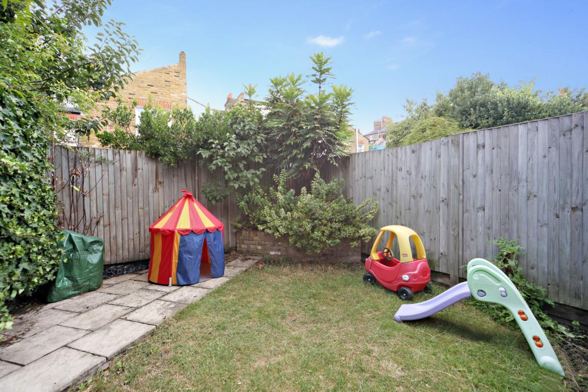 2 bedroom Flat, Firth Gardens, London, SW6 - , Image 2