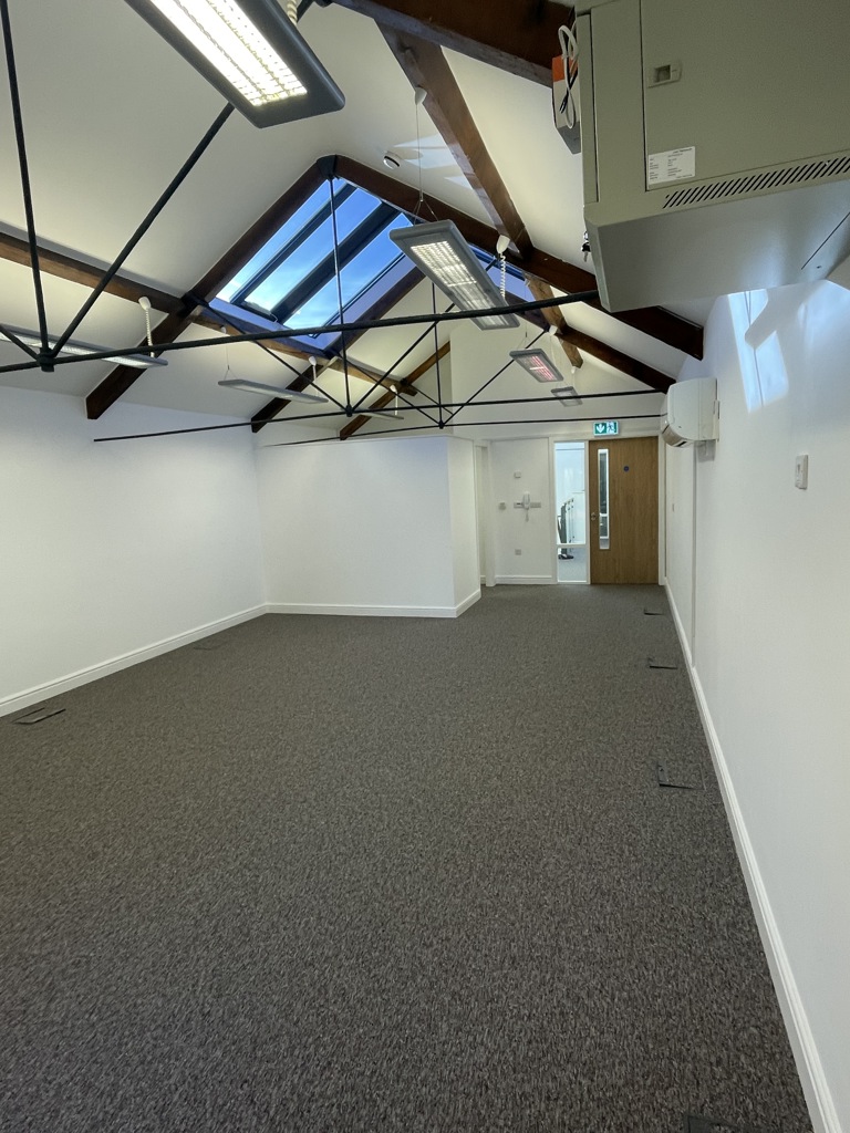522 to 885 Sq Ft, Building B, Kidlington, OX5 - Available, Image 2