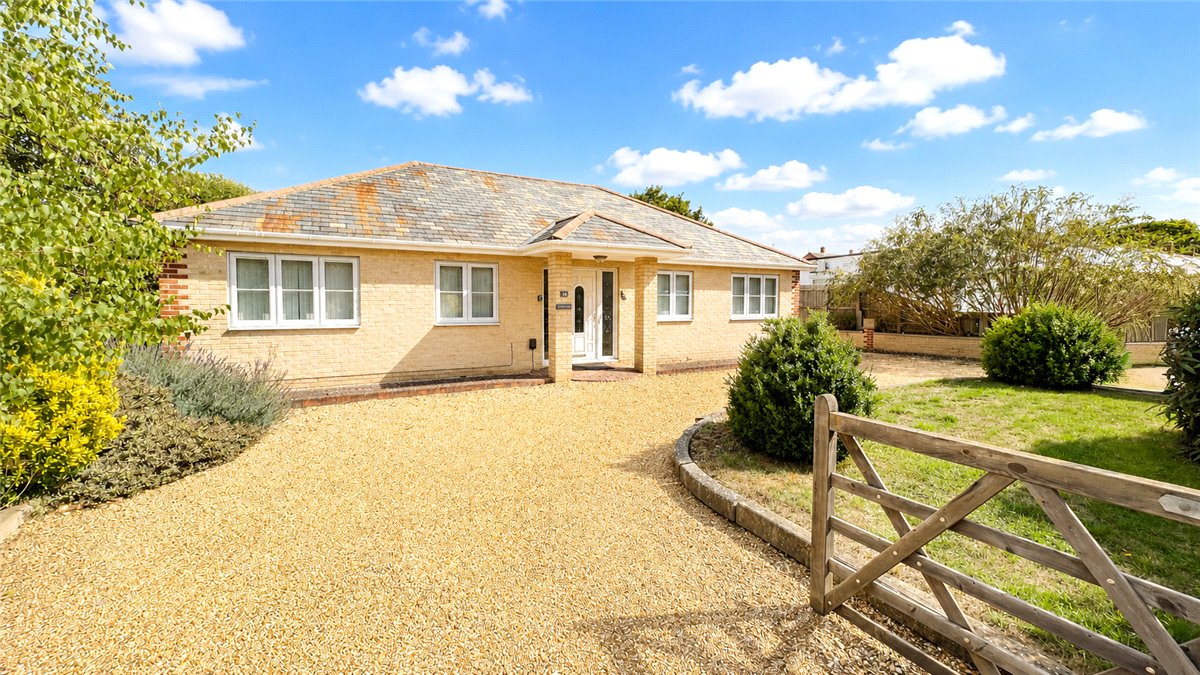 4 bedroom Bungalow, High Street, Longstanton, CB24 - Available