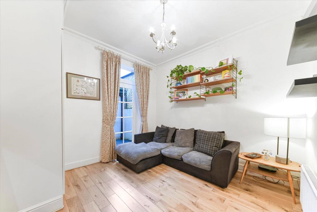 2 bedroom Flat, Chivalry Road, London, SW11 - , Image 9