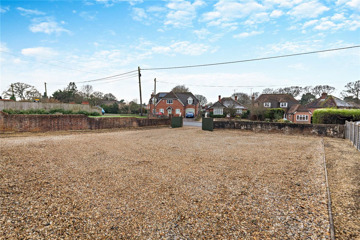 4 bedroom Bungalow, Long Lane, Hermitage, RG18 - Available, Image 10