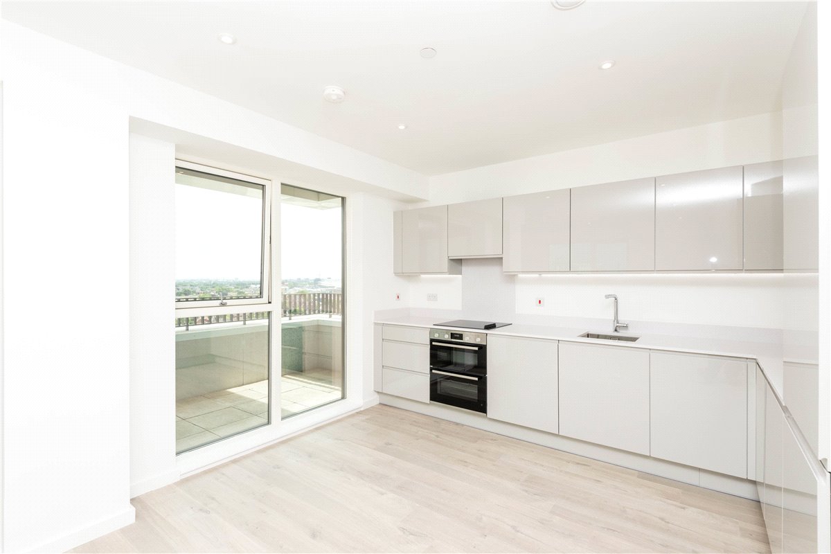 3 bedroom Flat, Heartwell Avenue, London, E16 - 