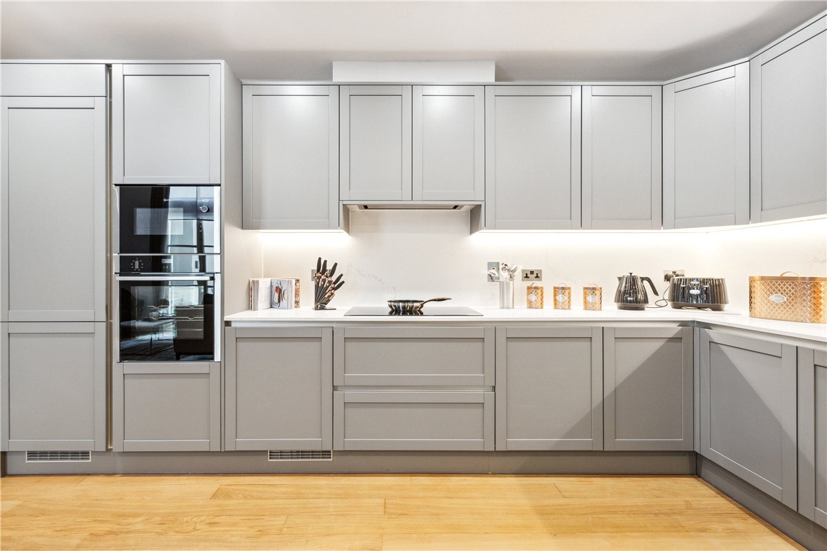 2 bedroom Maisonette, Woods Mews, Mayfair, W1K - Available, Image 8