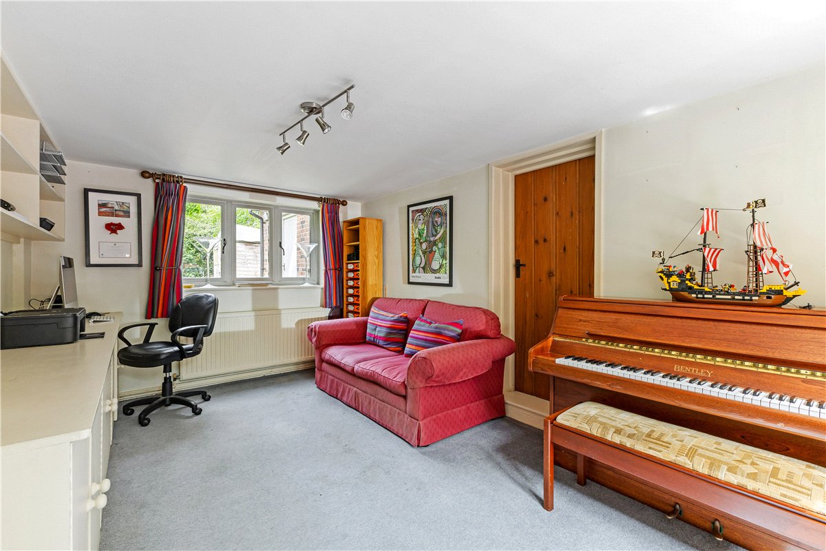 6 bedroom House, Hyde Lane, Marlborough, SN8 - Available, Image 12