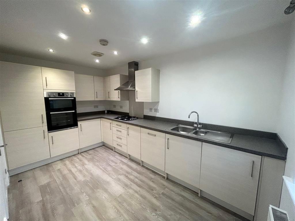 3 bedroom House, Harper Hill Gardens, Bircotes, DN11 - , Image 1