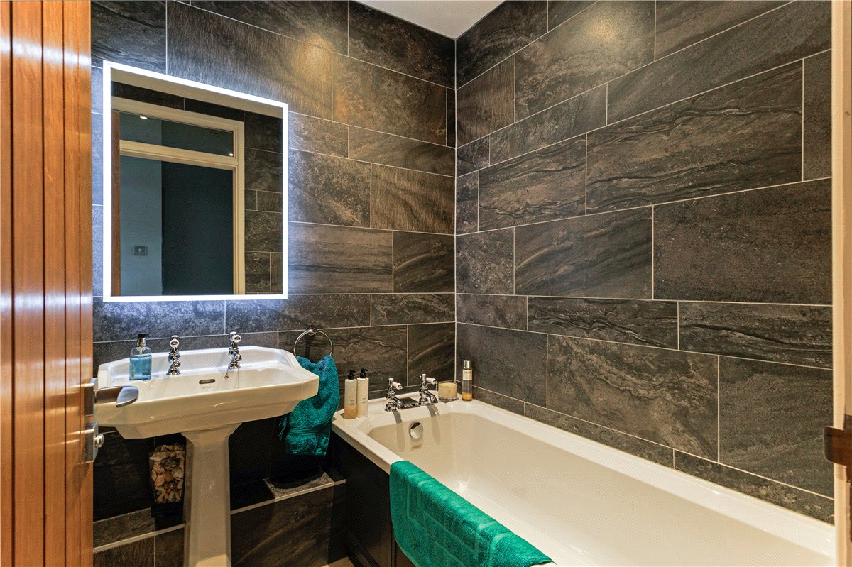 4 bedroom House, Russley Park, Baydon, SN8 - Available, Image 18