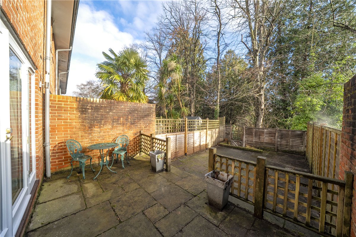 2 bedroom House, Grange Close, Winchester, SO23 - Sold, Image 3