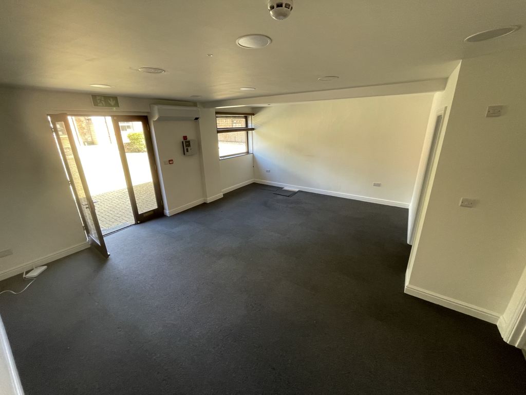 580 Sq Ft, Little Baldon Farm, Oxford, OX44 - Available, Image 1