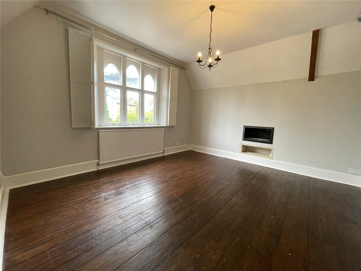 2 bedroom Flat, Oxford Road, Newbury, RG14 - Available, Image 3