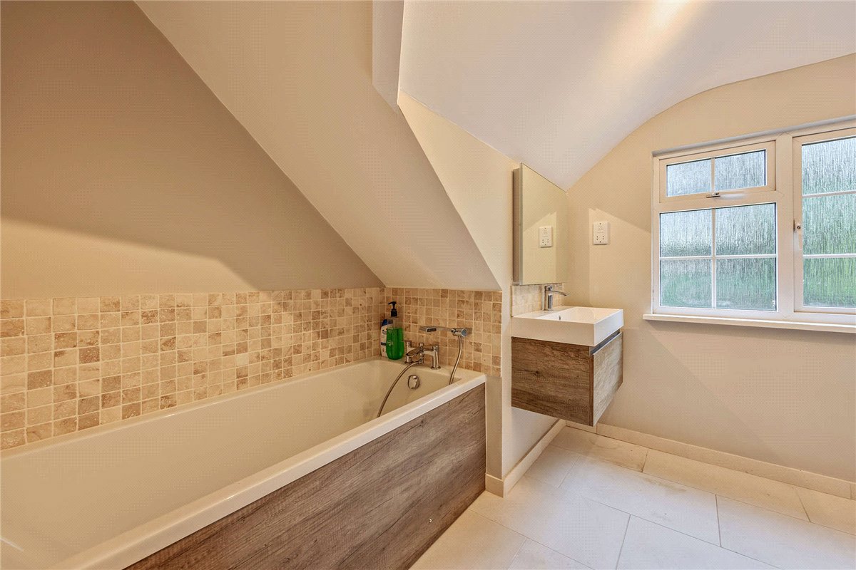 5 bedroom House, Andover Road, Newbury, RG14 - Available, Image 18