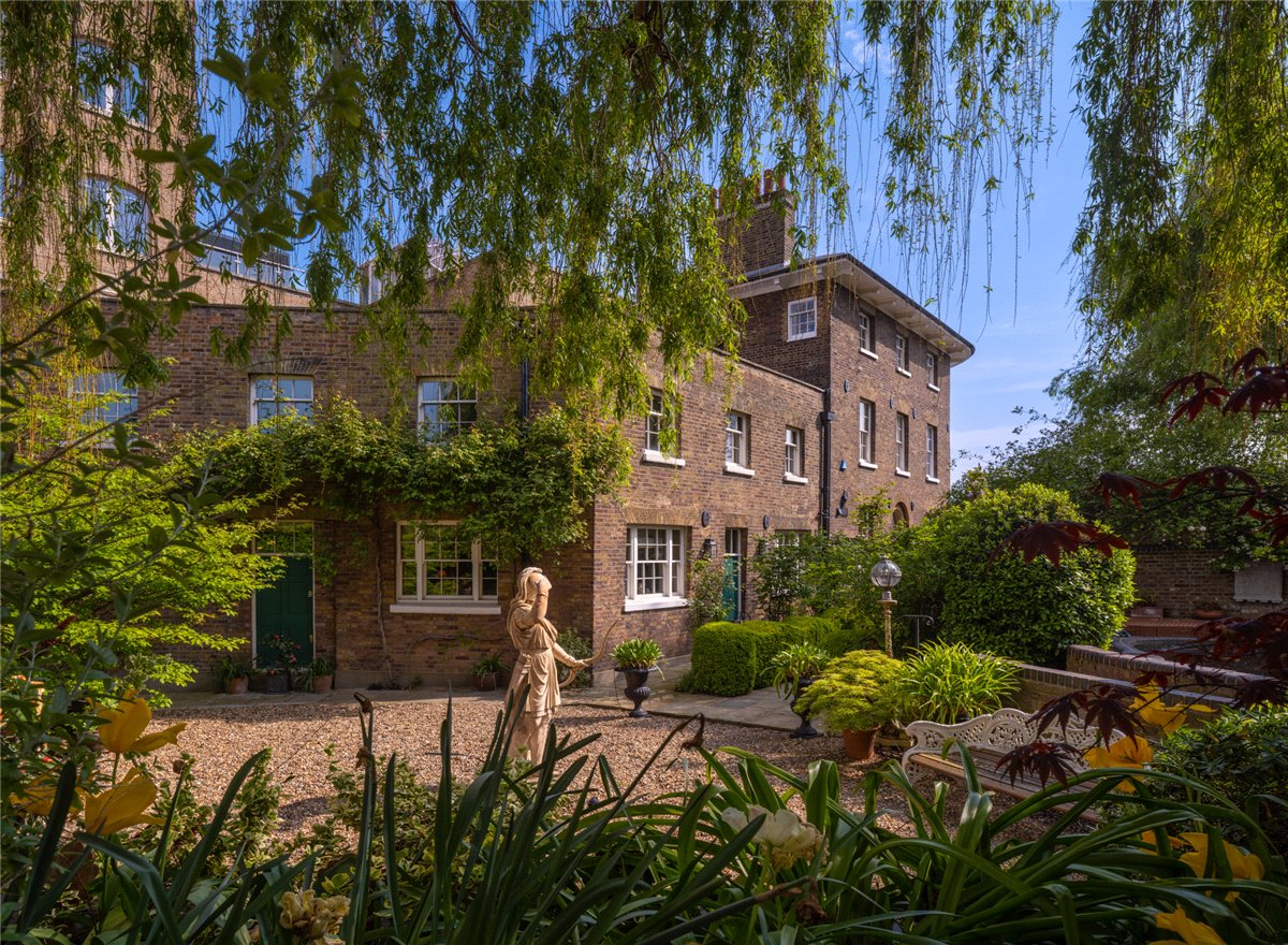 4 bedroom House, St Katharine By The Tower, London, E1W - Available