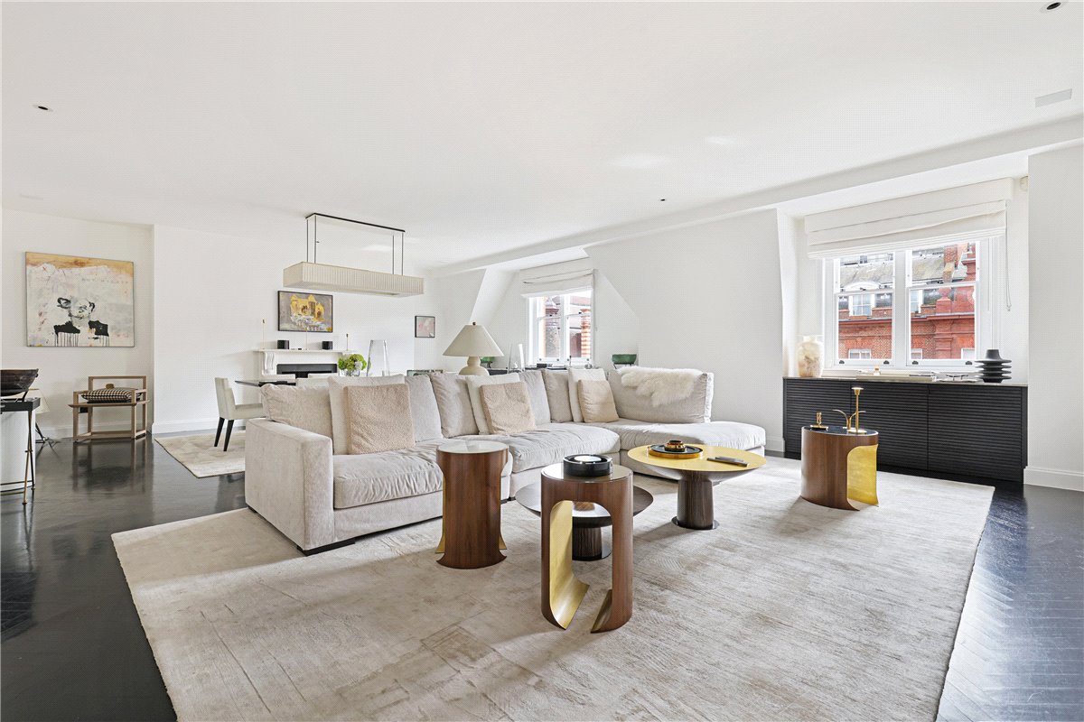 3 bedroom Flat, Pont Street, Knightsbridge, SW1X - Available