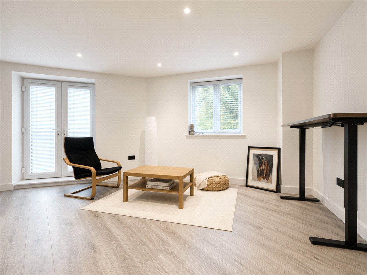1 bedroom Flat, New Lane, Havant, PO9 - , Image 2