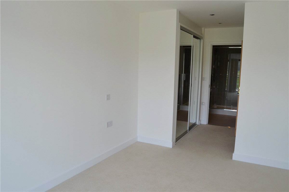 2 bedroom Flat, Kingman Way, Newbury, RG14 - , Image 7